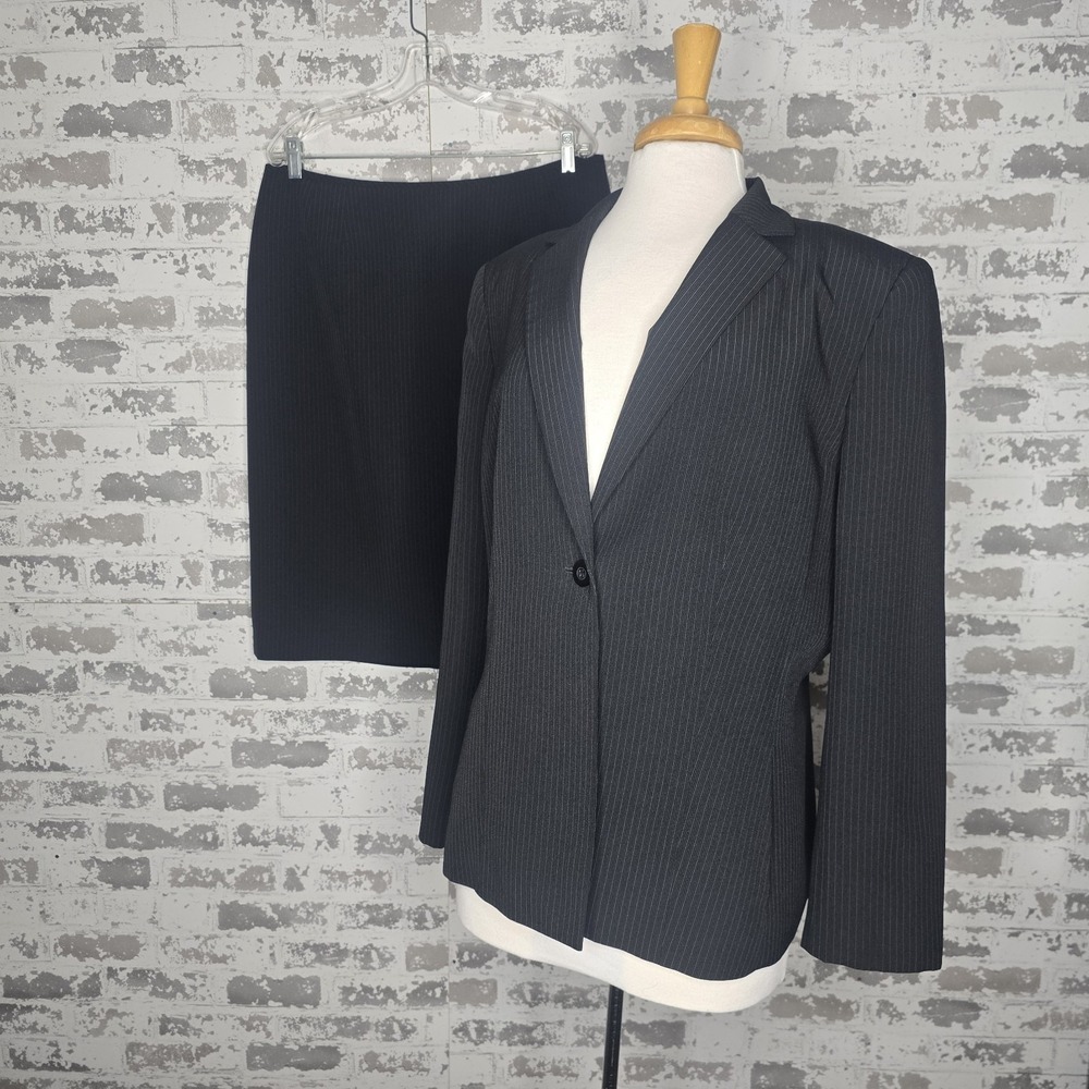 Le Suit 2 Piece Skirt Suit Women 16 Black Pinstriped Career Business Formal Wear